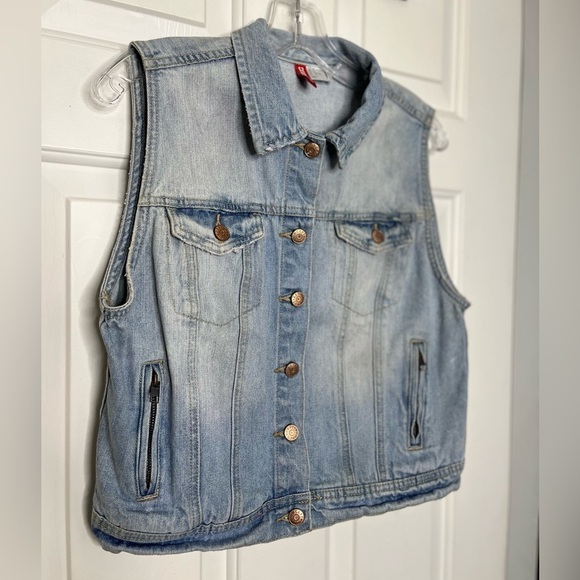 H&M Divided Distressed Denim Vest 14 - Picture 3 of 14